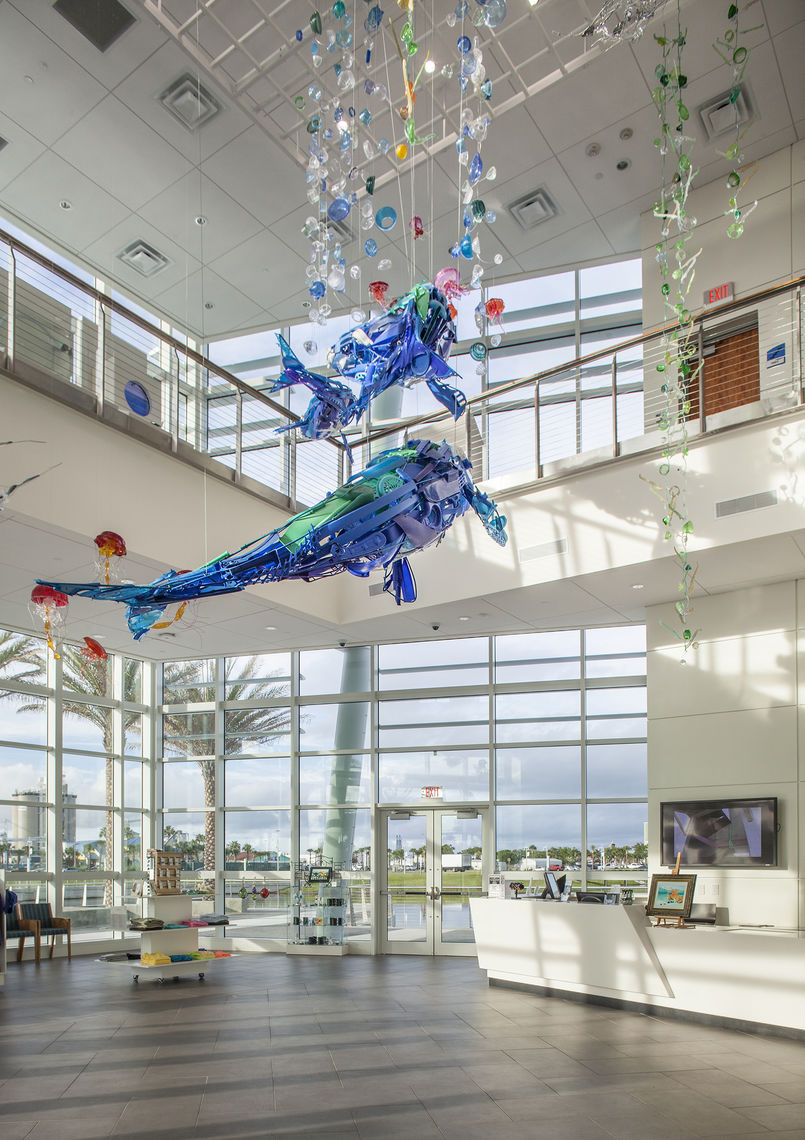 A double-height lobby and gift shop space feature a permanent art installation by artist Sayaka Ganz.  The sculpture, entitled “Embrace,” is comprised of reclaimed trash and recycling gathered from nearby beaches.
